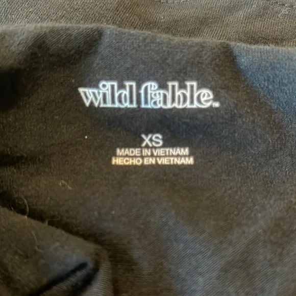 Two crop tank tops and one crop T-shirt - Picture 4 of 8